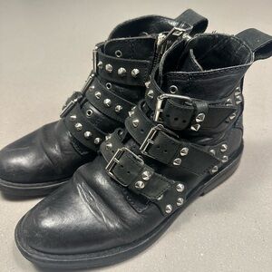 Zadig & Voltaire Black leather studded ankle boots #grungevibes #rockandroll